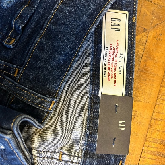 NWT, Gap Skinny Jeggings. Size 32/14. Universal Jeggings mid-rise - Picture 3 of 5
